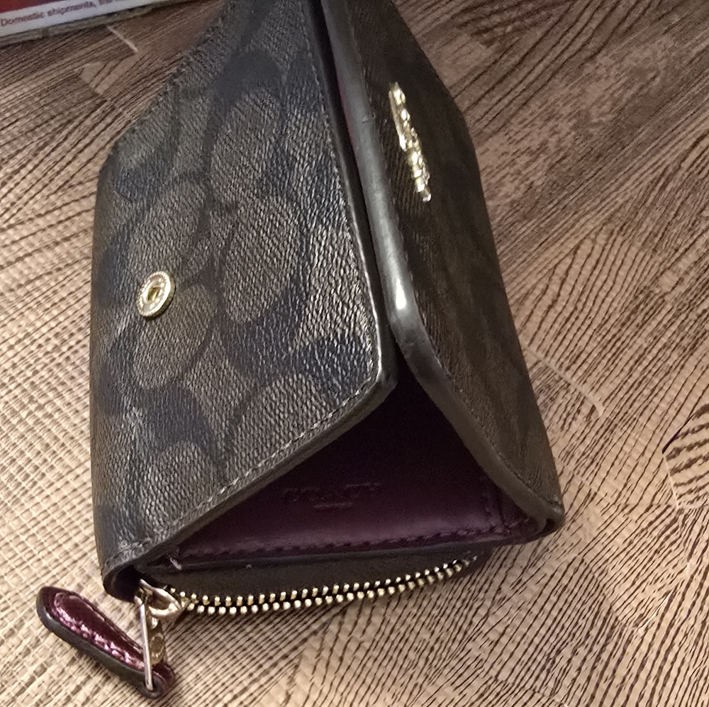 EUC COACH Sm Trifold Zip Around Wallet Dk Brown/Purple Snap Close 3 Card Slots - Picture 6 of 16